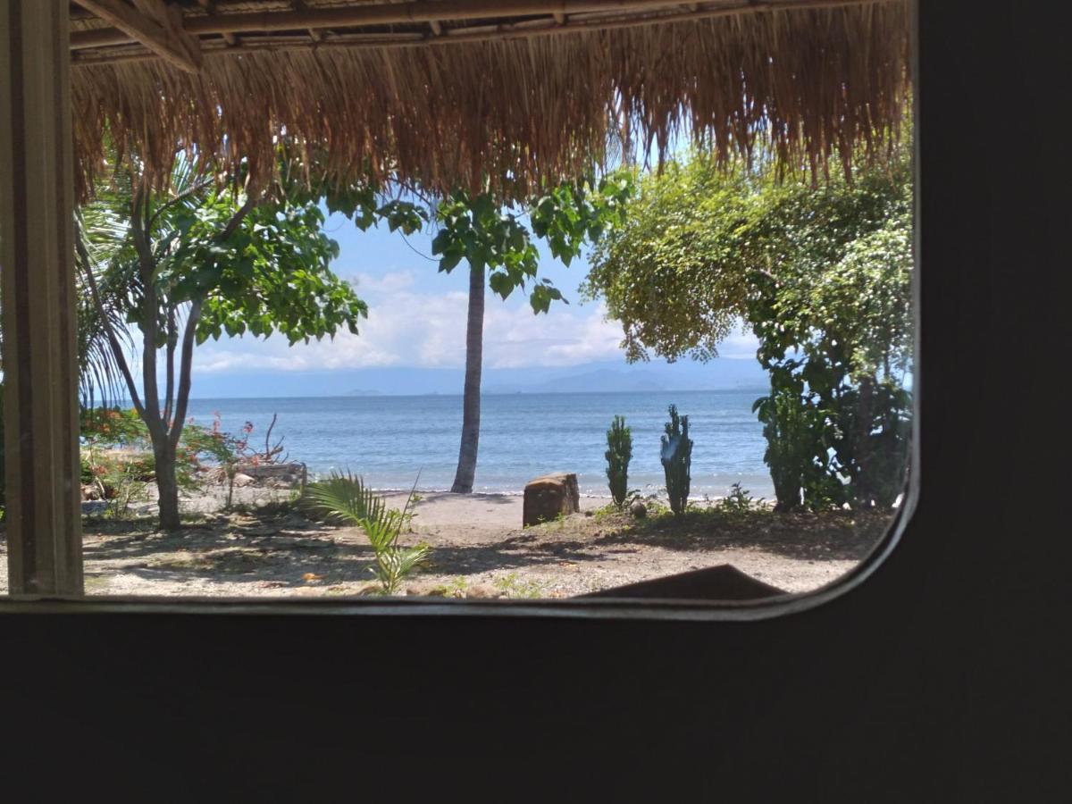 East Lombok Dive Hotel - 3 Private Rooms On The Beach Labuhan Pandan Bagian luar foto