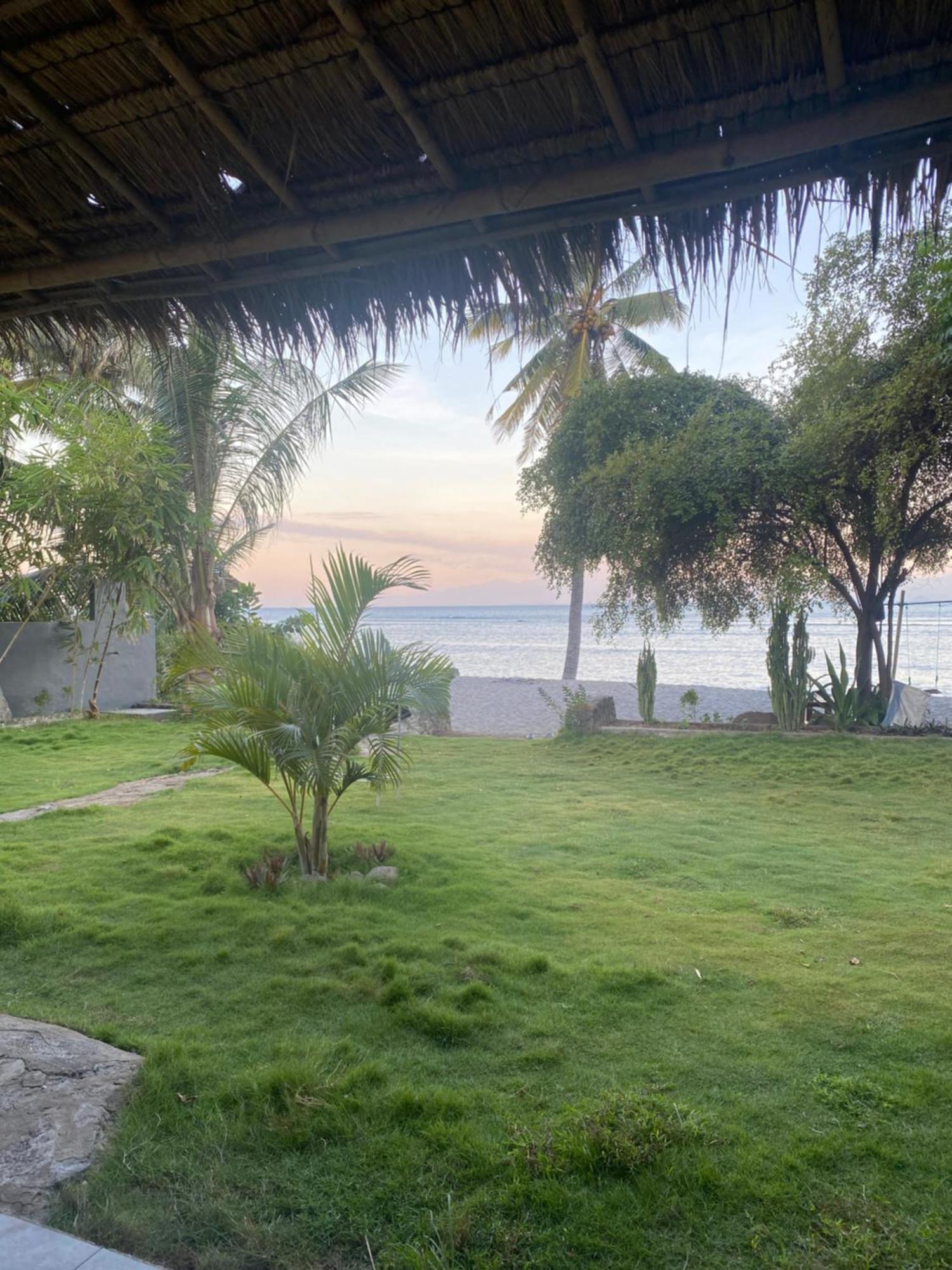 East Lombok Dive Hotel - 3 Private Rooms On The Beach Labuhan Pandan Bagian luar foto
