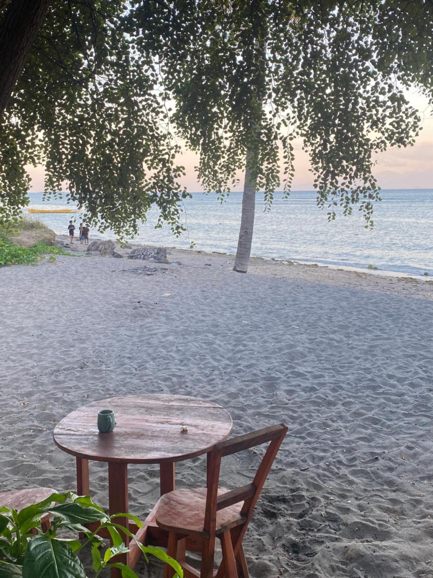 East Lombok Dive Hotel - 3 Private Rooms On The Beach Labuhan Pandan Bagian luar foto